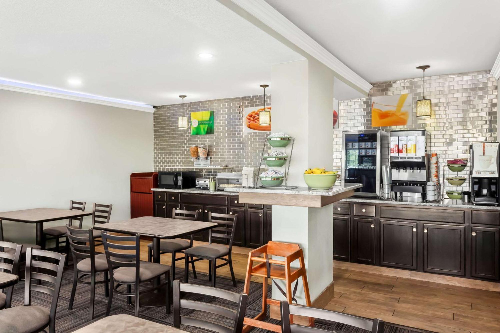 Econo Lodge Waynesboro - Skyline Drive ภายนอก รูปภาพ