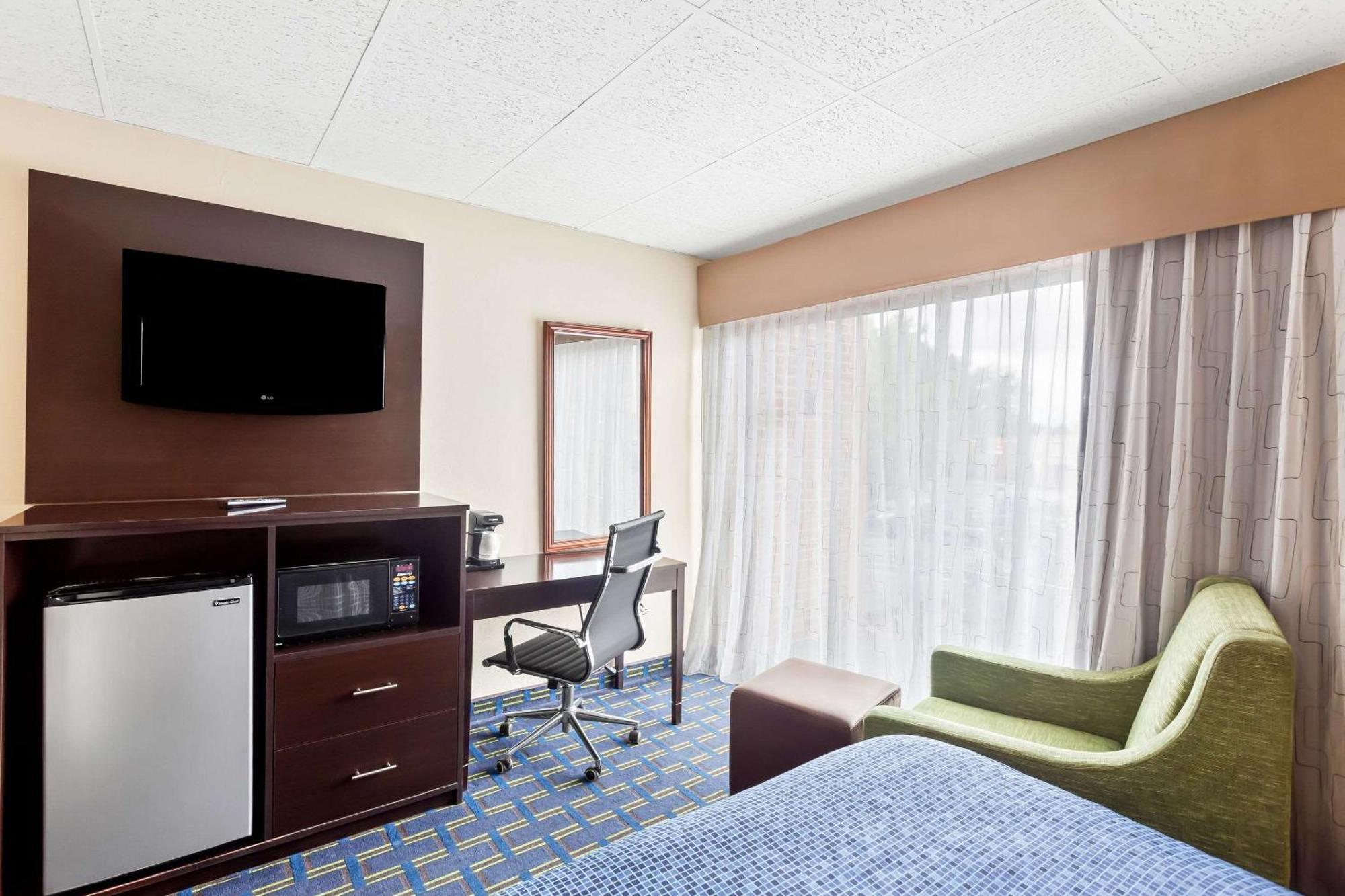 Econo Lodge Waynesboro - Skyline Drive ภายนอก รูปภาพ