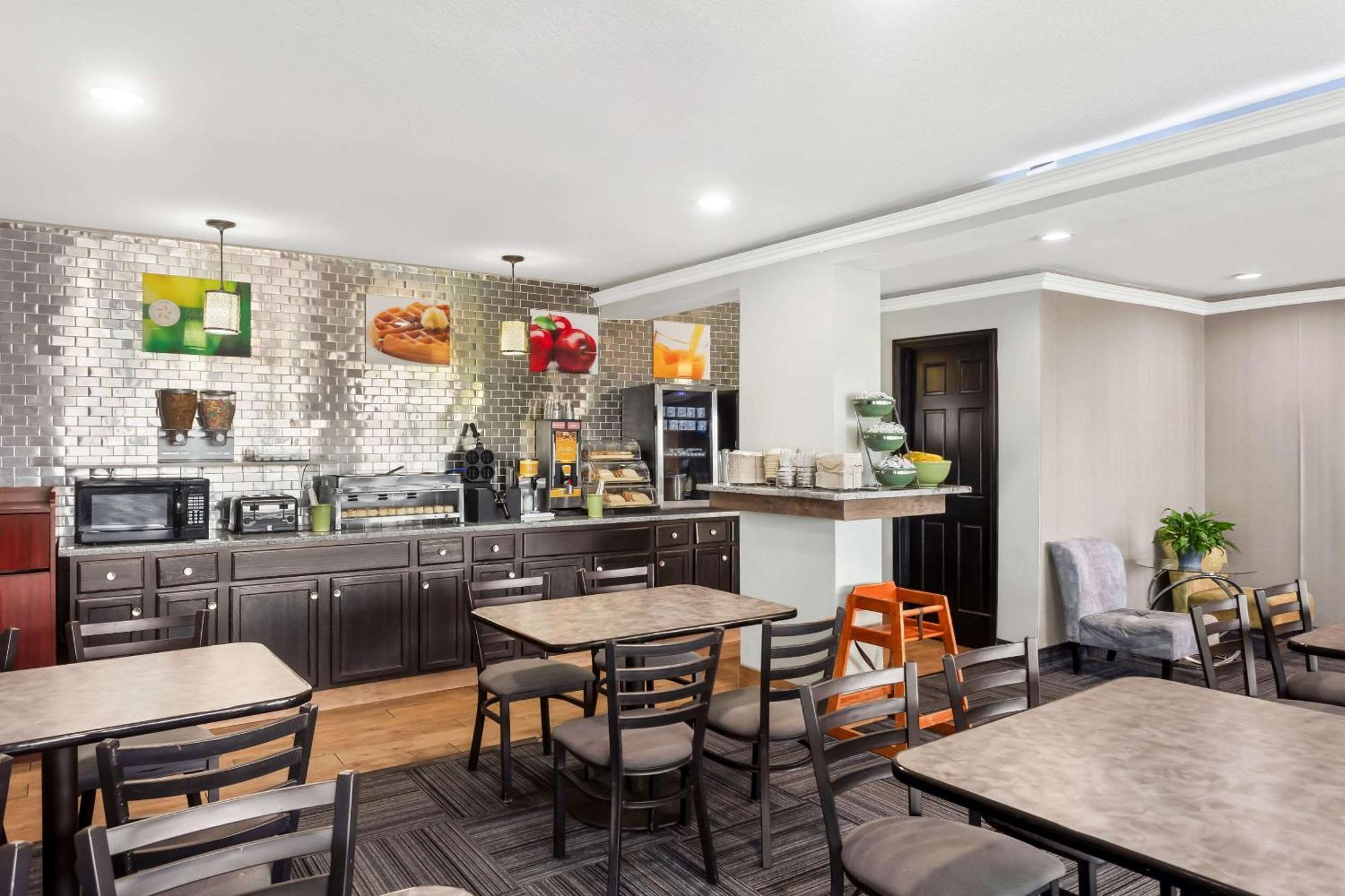 Econo Lodge Waynesboro - Skyline Drive ภายนอก รูปภาพ