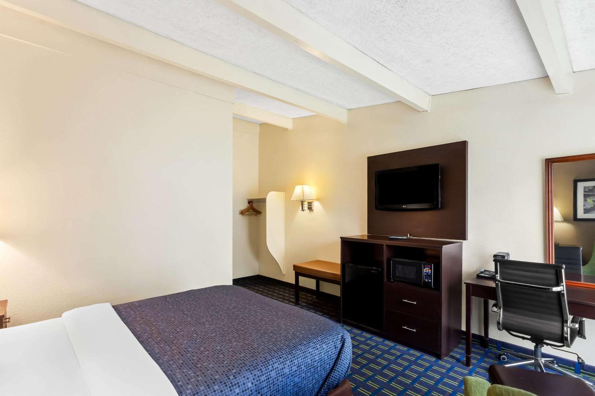 Econo Lodge Waynesboro - Skyline Drive ภายนอก รูปภาพ