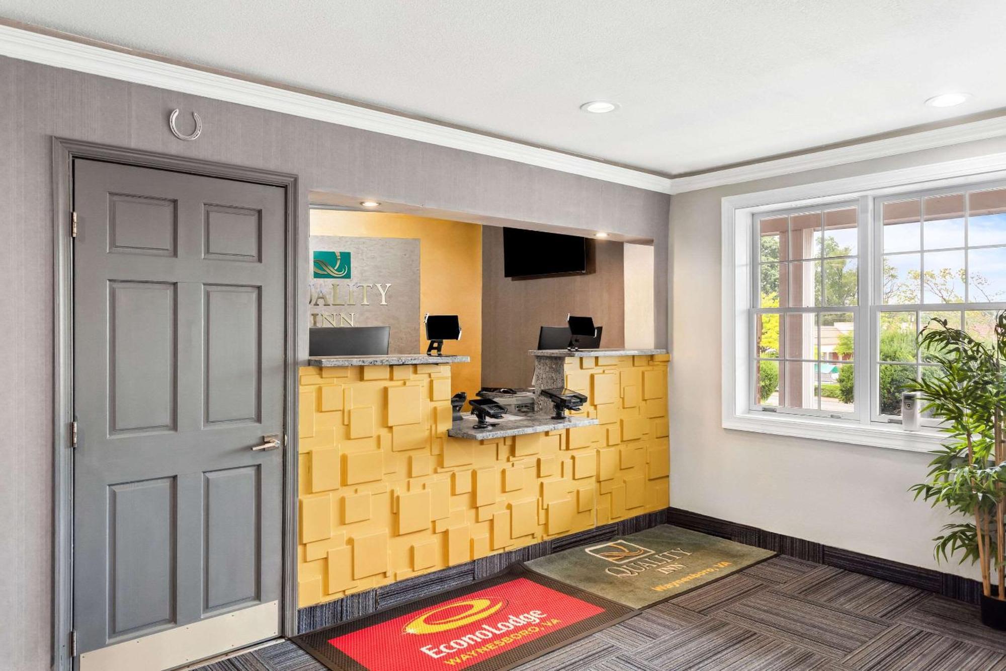 Econo Lodge Waynesboro - Skyline Drive ภายนอก รูปภาพ