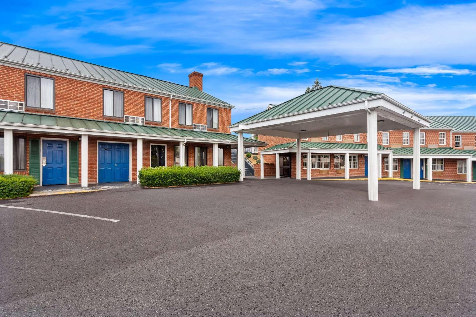 Econo Lodge Waynesboro - Skyline Drive ภายนอก รูปภาพ