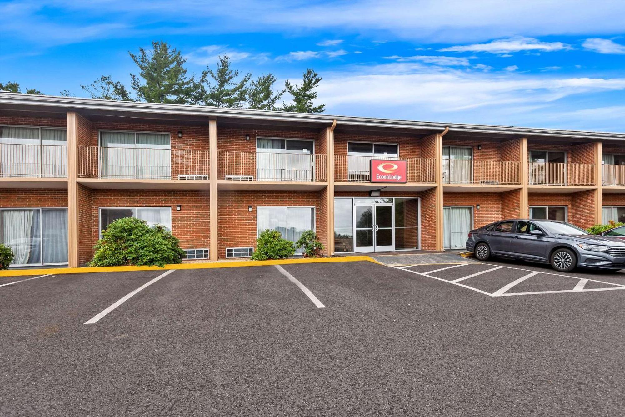 Econo Lodge Waynesboro - Skyline Drive ภายนอก รูปภาพ