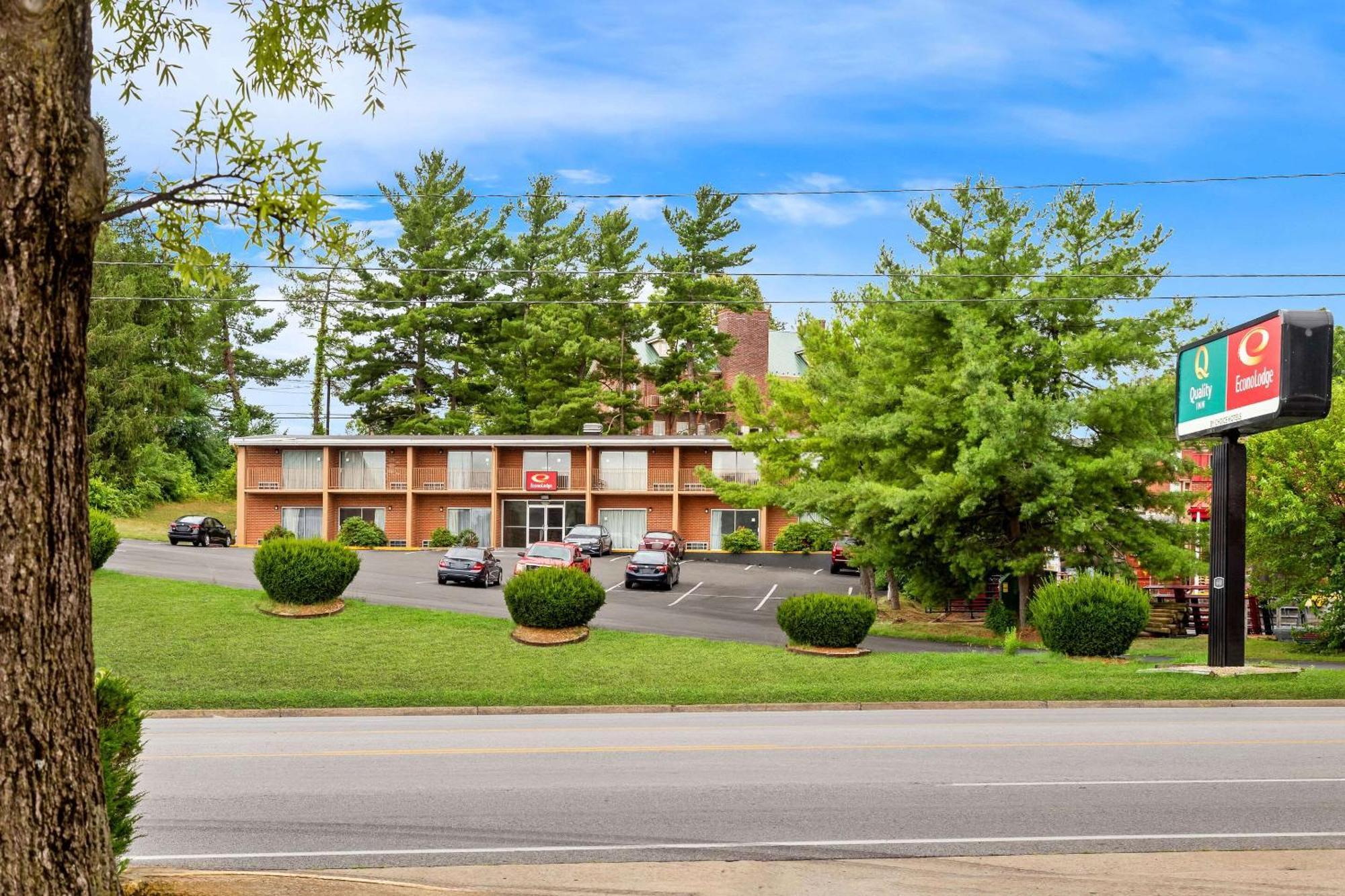 Econo Lodge Waynesboro - Skyline Drive ภายนอก รูปภาพ